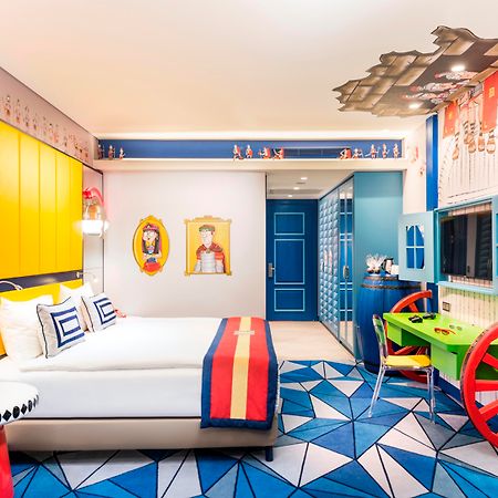 The Land Of Legends Kingdom Hotel - All-In Concept Belek Exterior foto A Lego themed room at Legoland Hotel