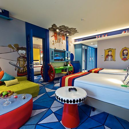The Land Of Legends Kingdom Hotel - All-In Concept Belek Exterior foto A Lego themed room at Legoland Hotel