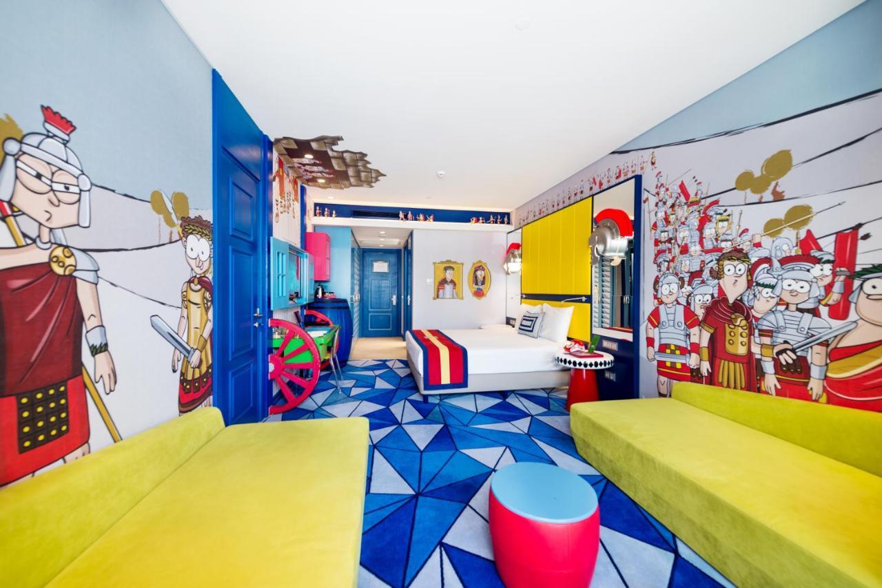 The Land Of Legends Kingdom Hotel - All-In Concept Belek Exterior foto A Lego themed room at Legoland Hotel