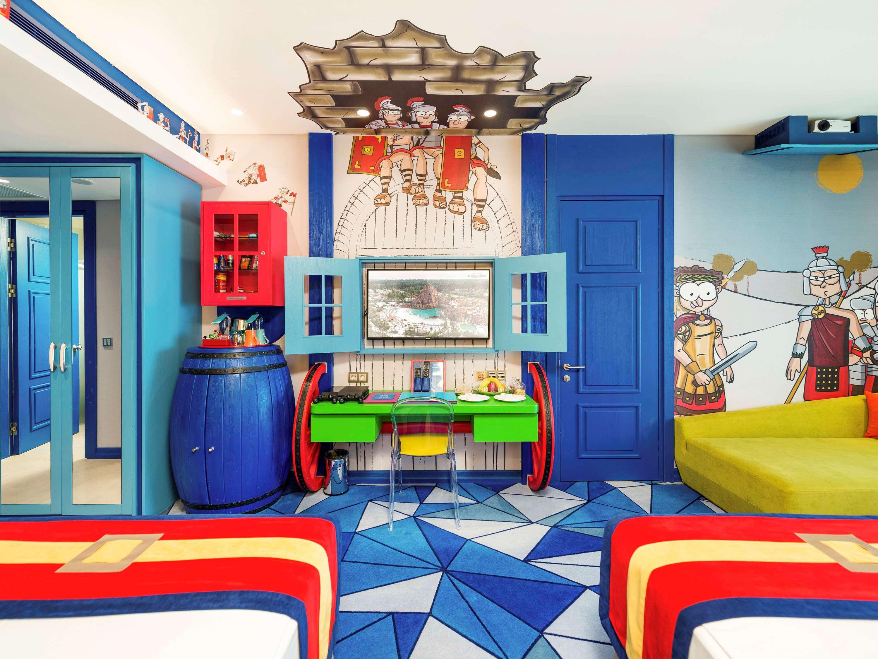 The Land Of Legends Kingdom Hotel - All-In Concept Belek Exterior foto A Lego themed hotel room at Legoland Malaysia Resort