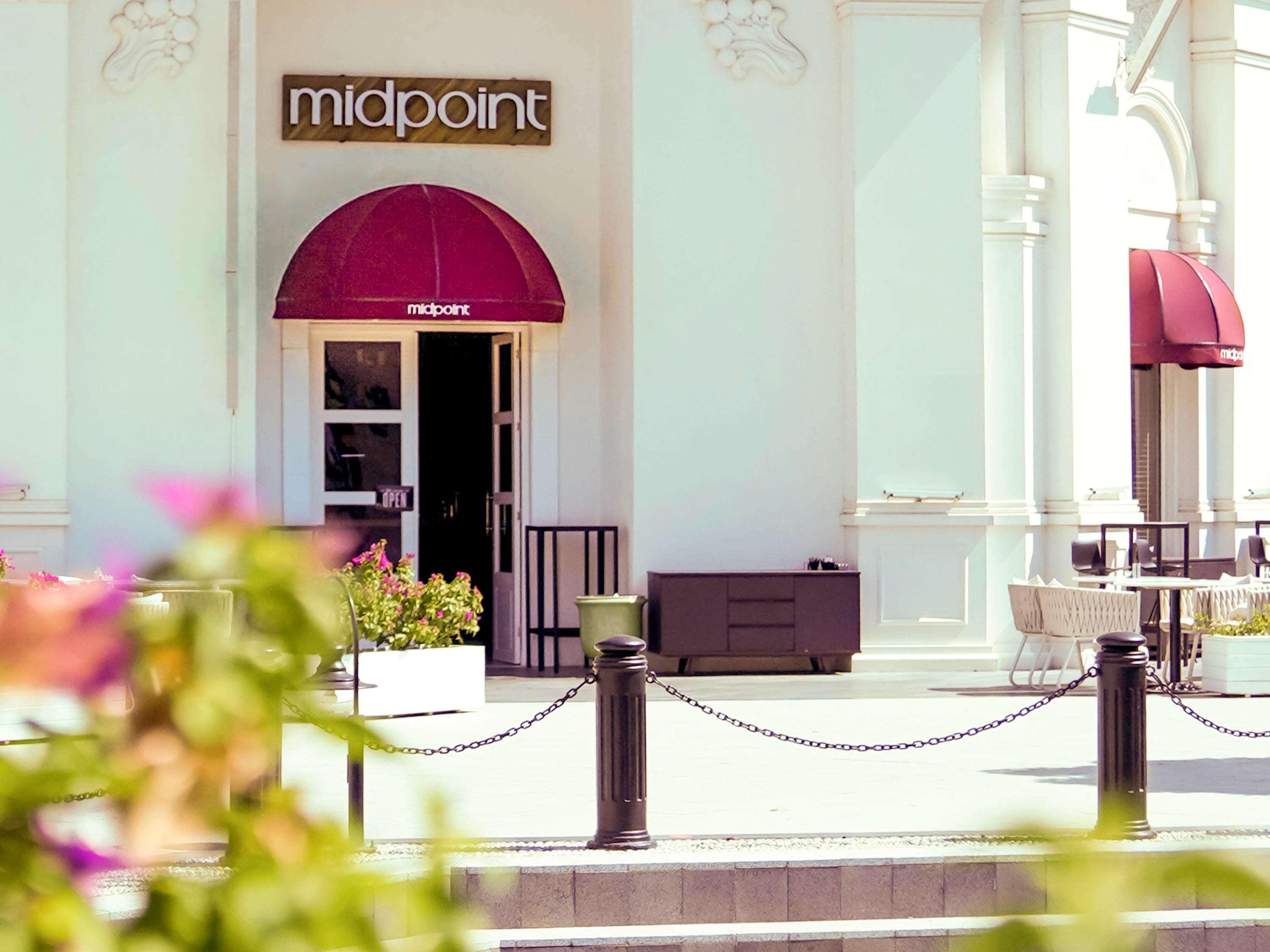 The Land Of Legends Kingdom Hotel - All-In Concept Belek Exterior foto Midpoint Café