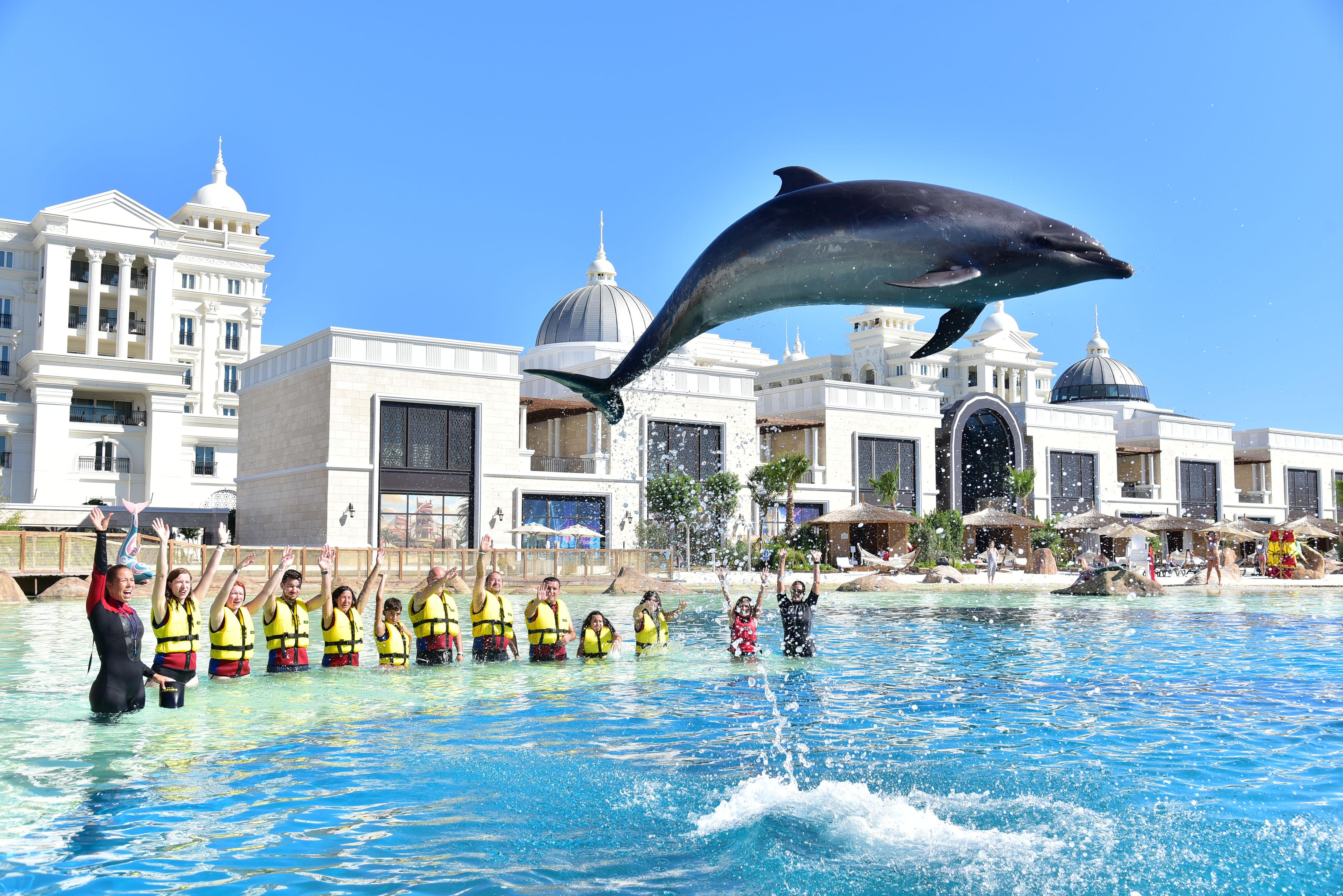 The Land Of Legends Kingdom Hotel - All-In Concept Belek Exterior foto Dolphin show at Atlantis Paradise Island
