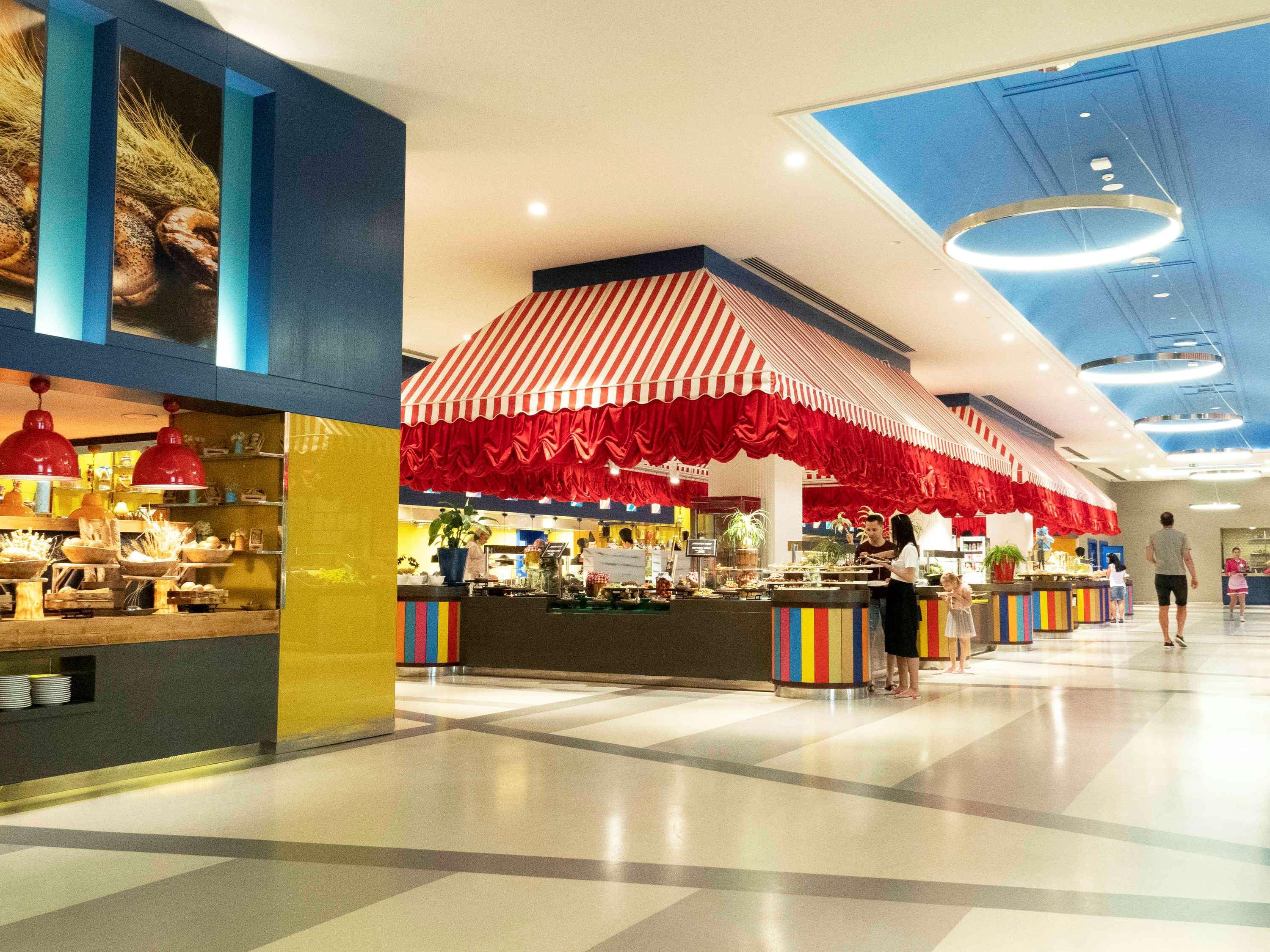 The Land Of Legends Kingdom Hotel - All-In Concept Belek Exterior foto The interior of the mall